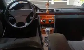 Mercedes E230 1987, Damascus