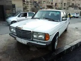 Mercedes 230 1978, Damascus