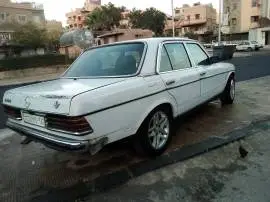 Mercedes 230 1978, Damascus