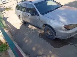 نيسان تكسي 2000, RF64360567