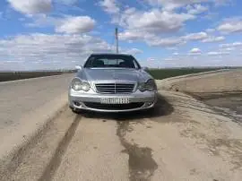 Mercedes c220 2003, Aleppo, RF11557130