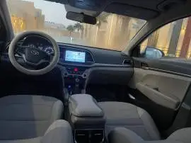 Hyundai Elantra 2018, RF59938111