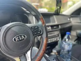 كيا اوبتما 2018, حلب, RF15784293