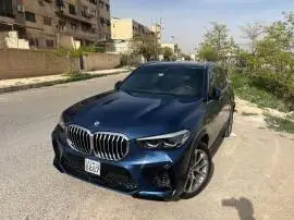 سيارة BMW X5 موديل 2023, RF11390628