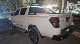 تويوتا هايلوكس 2020, RF28389945