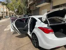 Hyundai Avante 2011, RF13991944