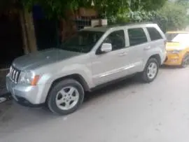 جيب شيروكي 2010, دمشق, RF43281236