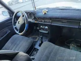Mercedes 200 1975, Damascus, RF16044333
