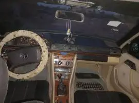 Mercedes 300 Model 1994, Aleppo, RF21292892