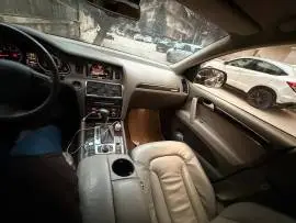 اودي كيو 7 2011, RF42691269