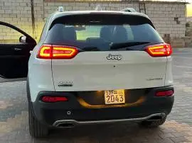 جيب شيروكي 2016, RF94141211