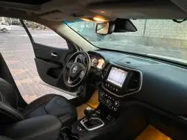 جيب شيروكي 2016, RF94141211