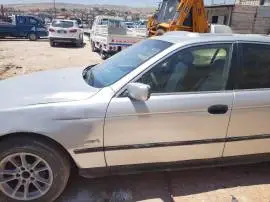 سيارة BMW موديل 2000, RF15338871