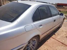 سيارة BMW موديل 2000, RF15338871