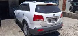 كيا سيرنتو 2011, RF21353594