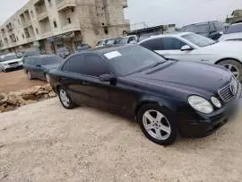 Mercedes 211 Model 2001
