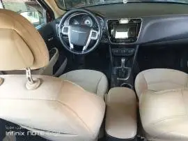 كرايزلر سي200 2012, RF59713454