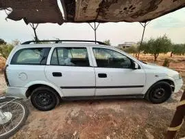 أوبل أسترا 2000, RF10524937