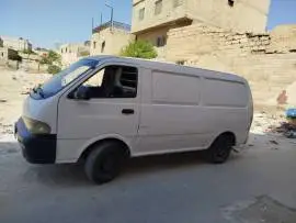 فان كيا بريجو 2010, RF18059770