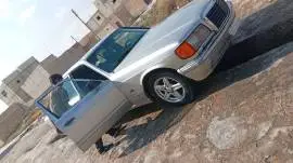 مارسيدس تمساحه 300, حلب, RF21438150