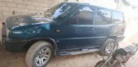 جيب نيسان تينارو 1998