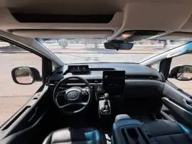 فان هيونداي ستاريا 2022