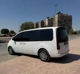 فان هيونداي ستاريا 2022