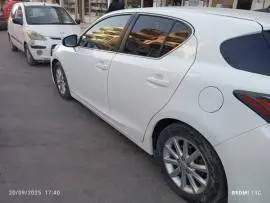 لكزس ct200h 2013 للبيع