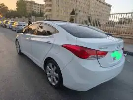 هيونداي إلينترا 2012