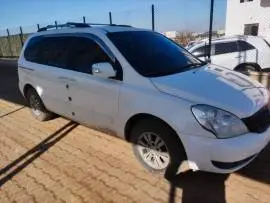 كيا كرنفال 2010