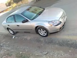 نيسان الميرا 2005